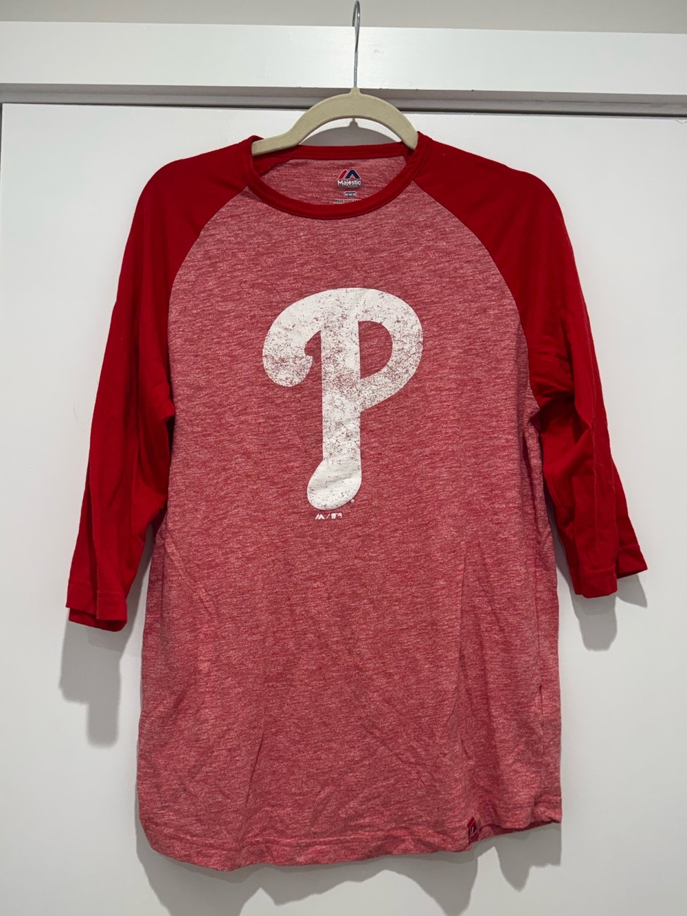 Women’s Majestic Phillies 'P' Baseball Tee